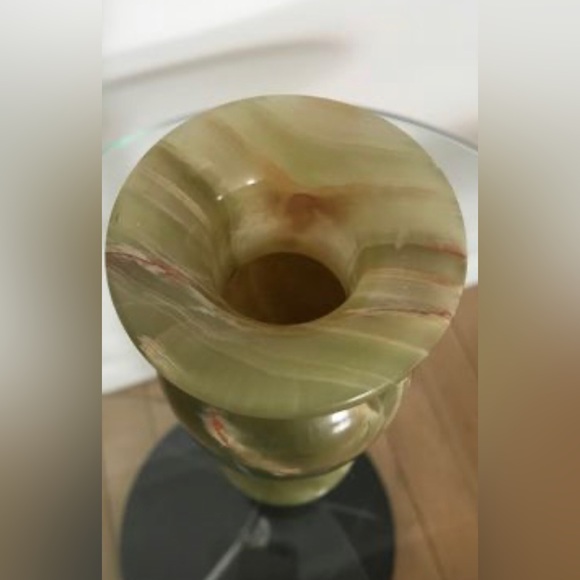 Natural Russian Onyx Vase
8” X 3”
Weight: 3.5 Lb - Picture 3 of 4